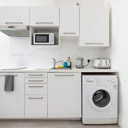 Bright Studio On Golders Green Road Londra Exterior foto