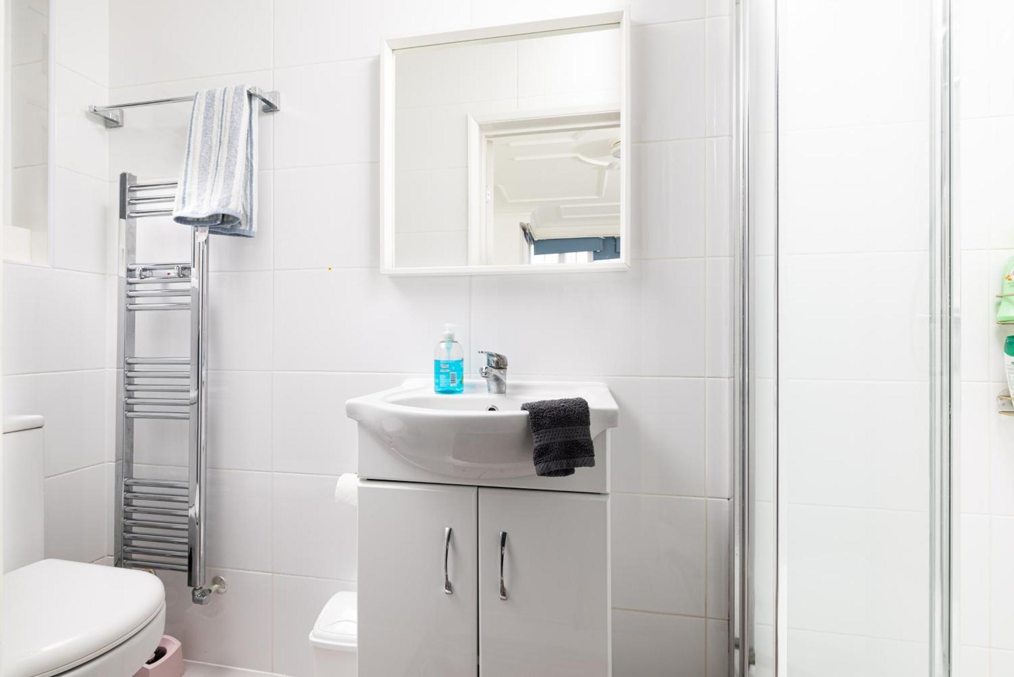 Bright Studio On Golders Green Road Londra Exterior foto